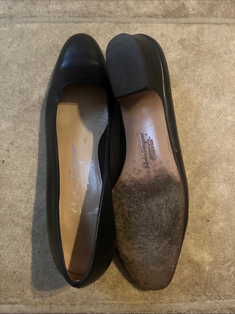 Salvatore Ferragamo Classic Black Leather Round-Toe Pumps Minimalist Luxury 7.5A - Picture 6 of 8